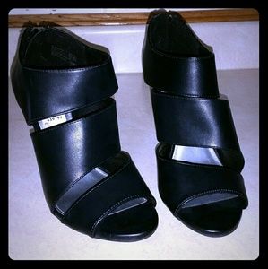 Fioni Ignite Peep Toe Zip-Up Back 4" Stilettos